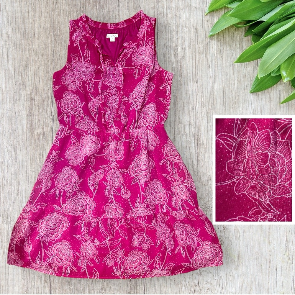 CUTE MAGENTA DRESS WITH WHITE FLORAL DESIGNS! EUC! SIZE: MEDIUM